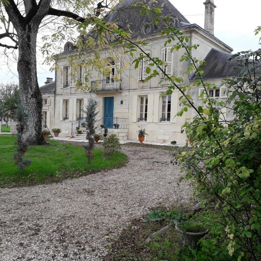 Chateau De Varaize Exterior photo