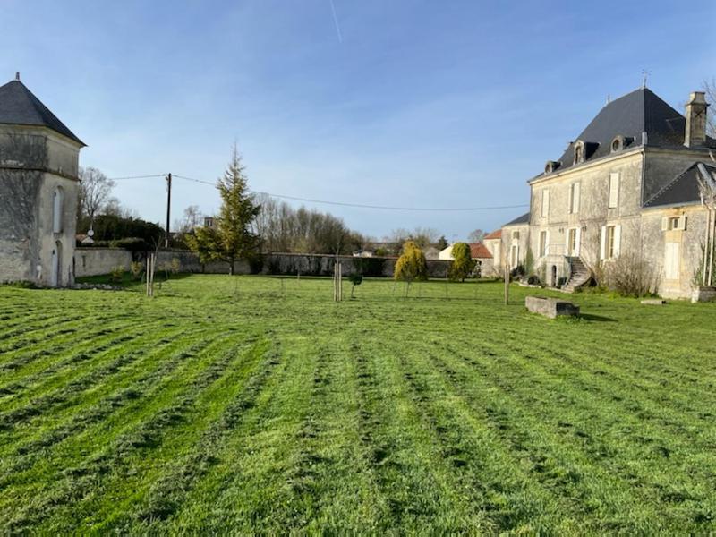 Chateau De Varaize Exterior photo